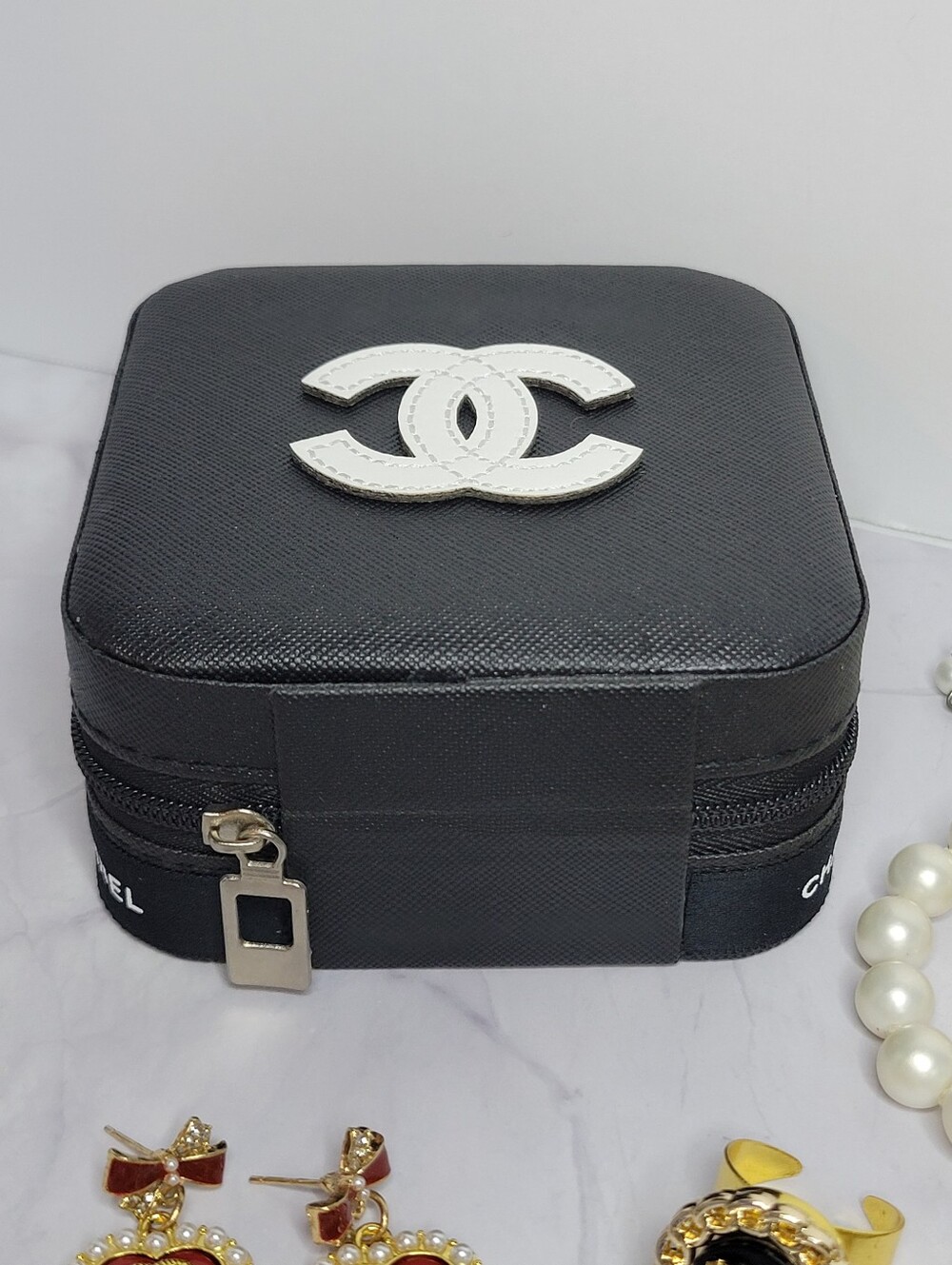 CHANEL ribbon Embellished PU Leather Jewelry Box - Picture 4 of 9